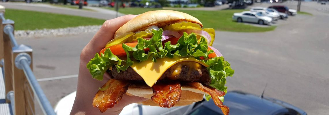 Burger at Ralph's